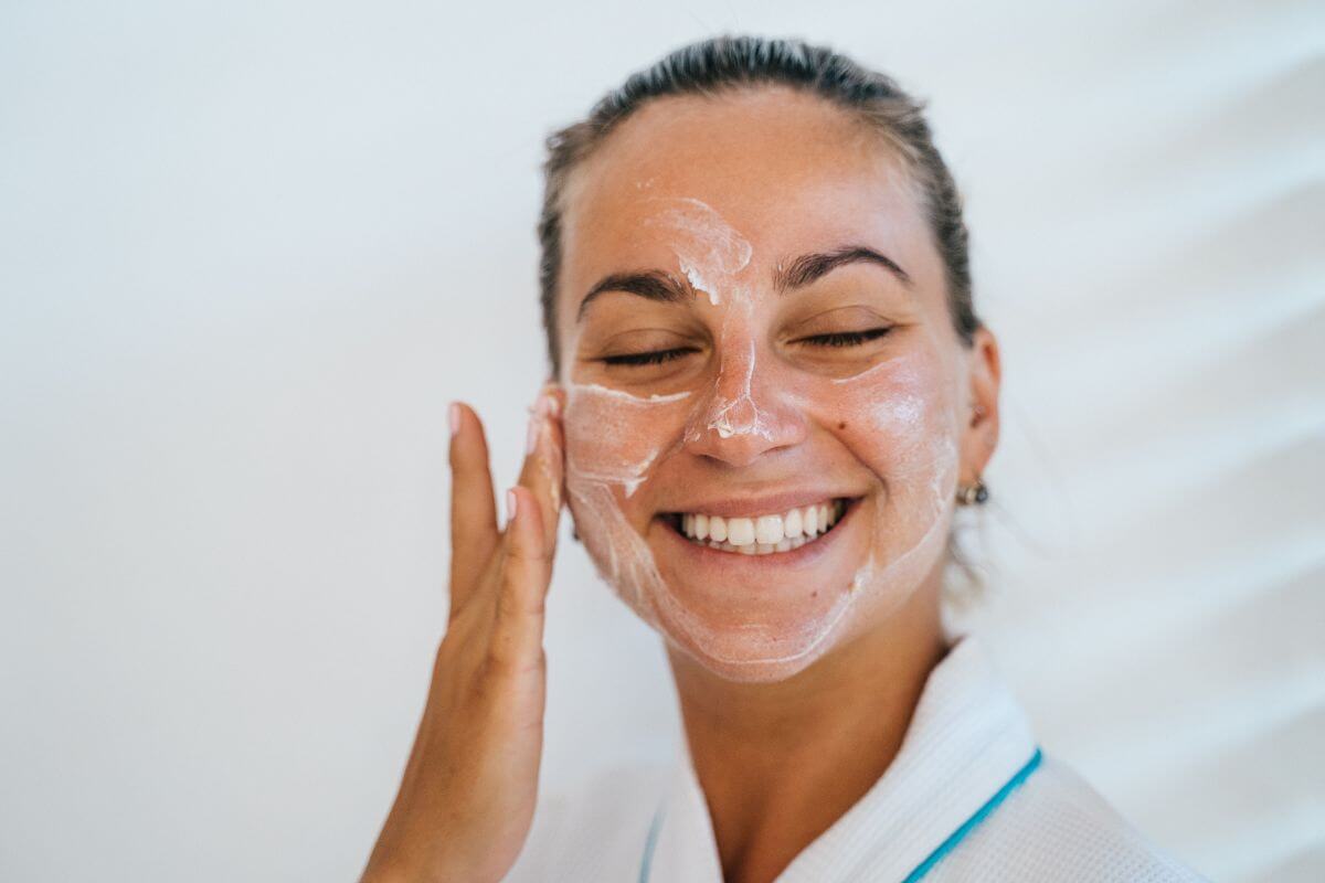 Apa Itu Moisturizer? Panduan Lengkap untuk Kulit Sehat dan Terhidrasi